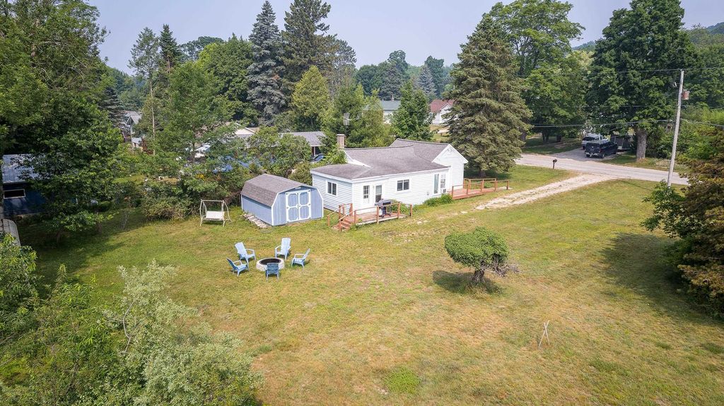 932 Elm, Crystal Lake township