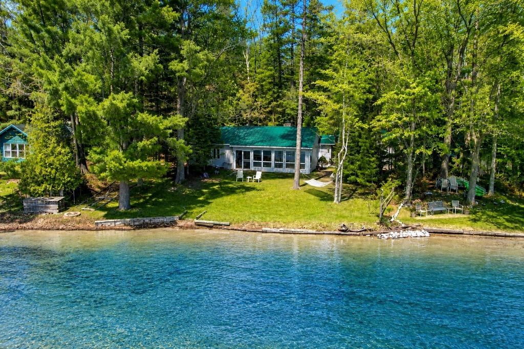 4658 Lakeview, Green Lake township