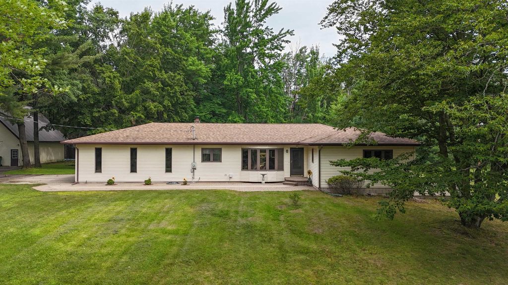 10170 W Cadillac Rd, Lake township