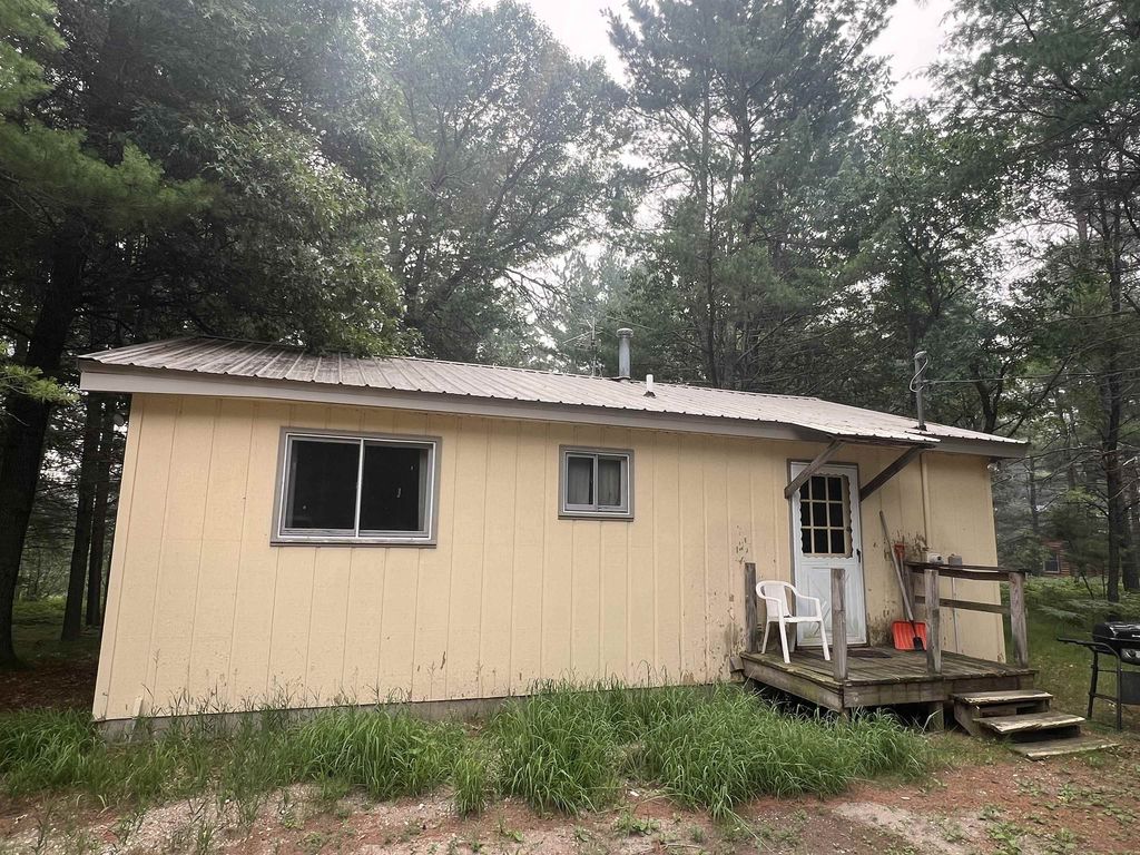 2323 Hummingbird, Frederic township