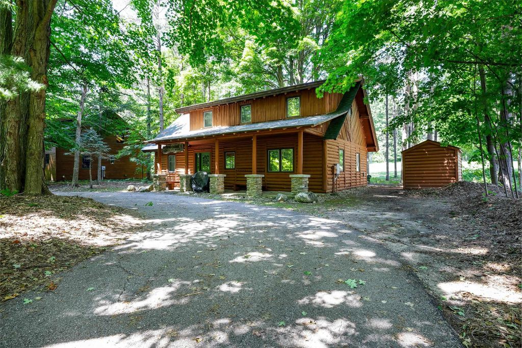 12132 Crystal Mountain Dr, Weldon township