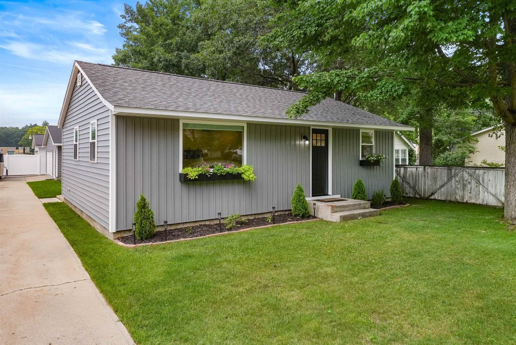 917 Carver, Traverse City city