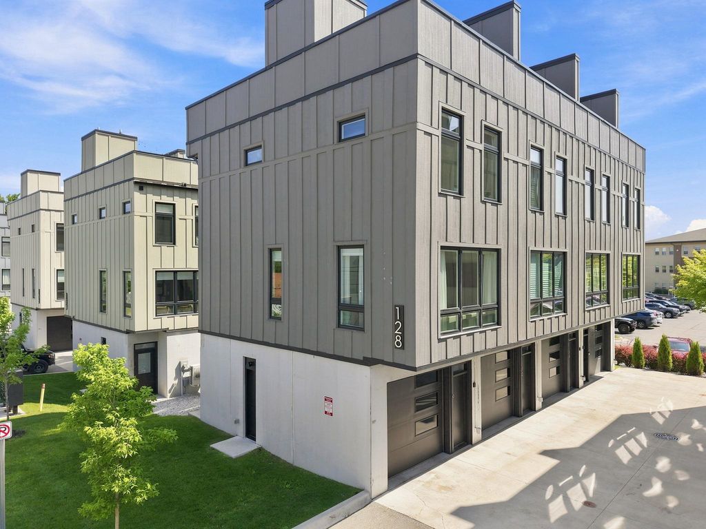128 W Gillis, Traverse City city