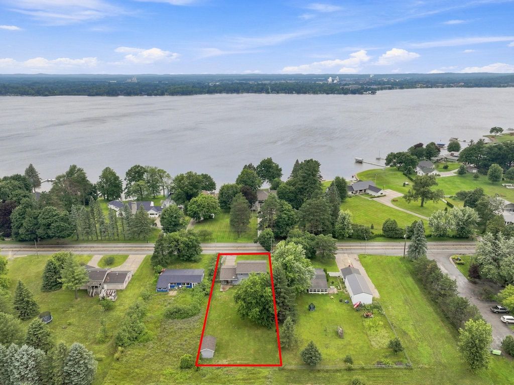 1017 Sunnyside Dr, Cadillac