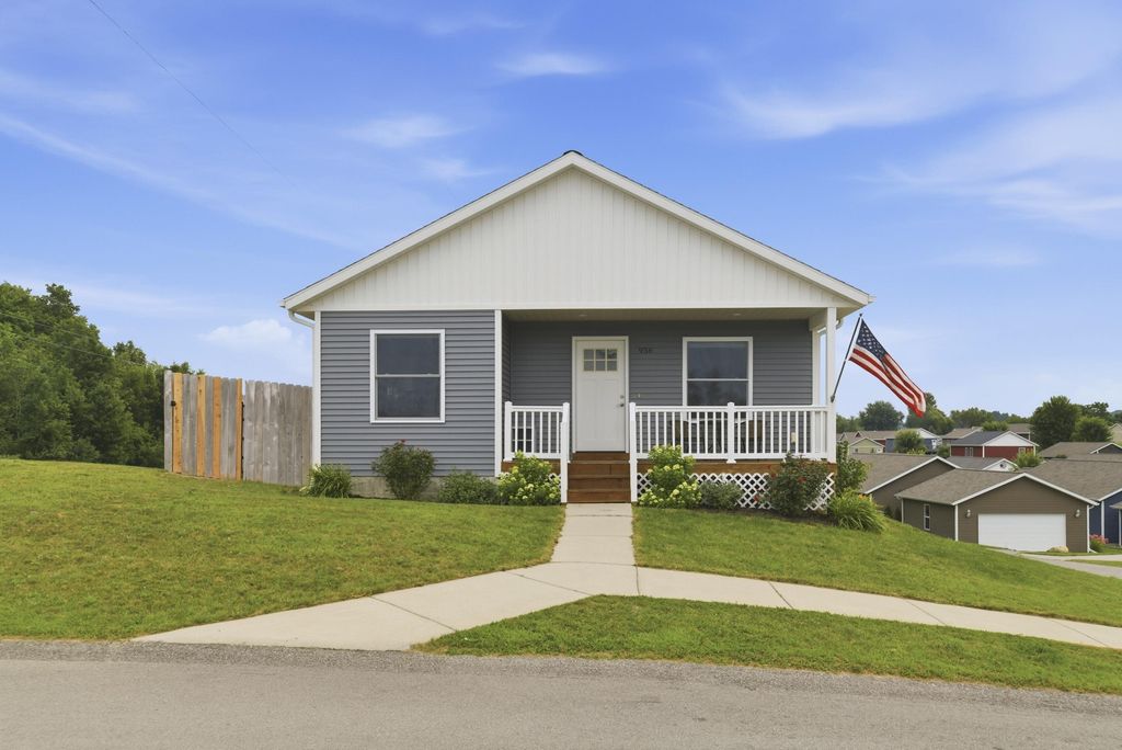 936 Sienna St, Garfield charter township