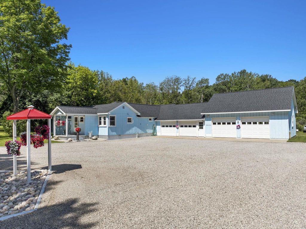 9705 E Carter, Elmwood charter township