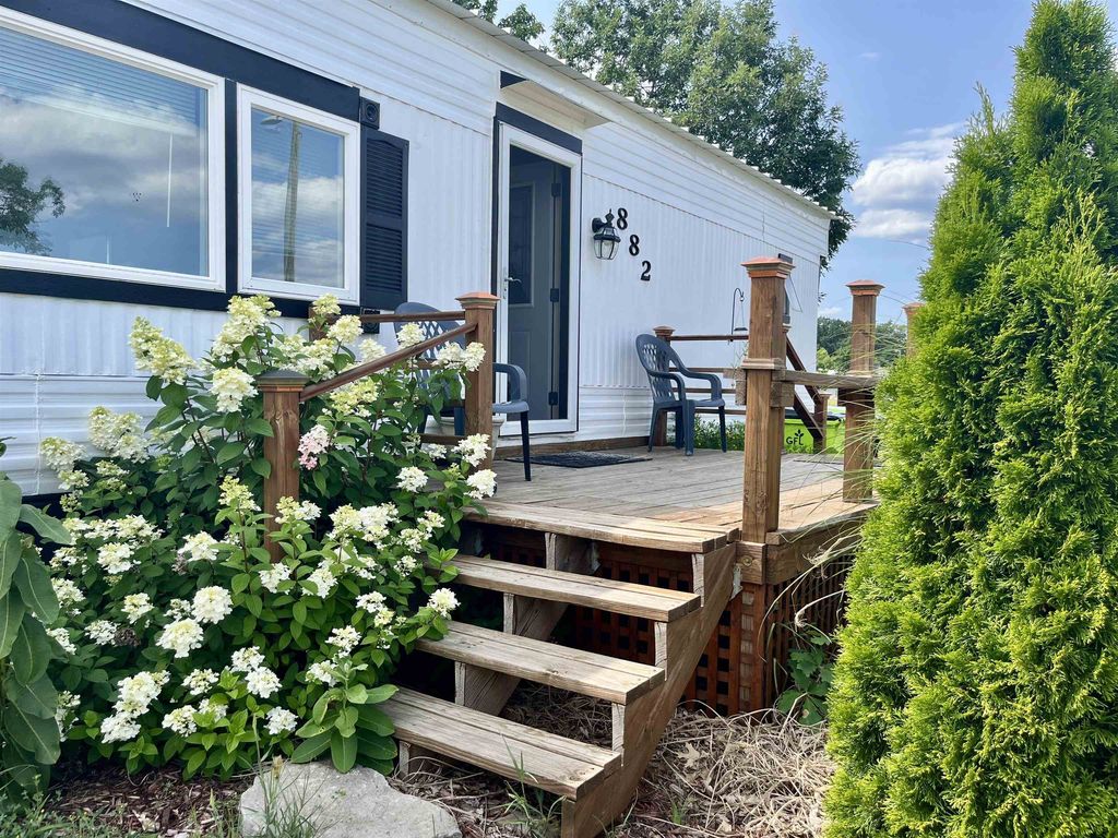 882 Crestwood, Garfield charter township
