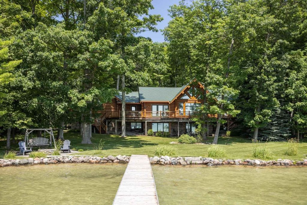 788 E Traverse Lake Rd, Cleveland township