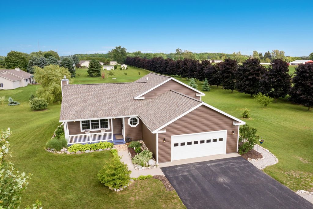 7874 E Longbranch Cir, Elmwood charter township