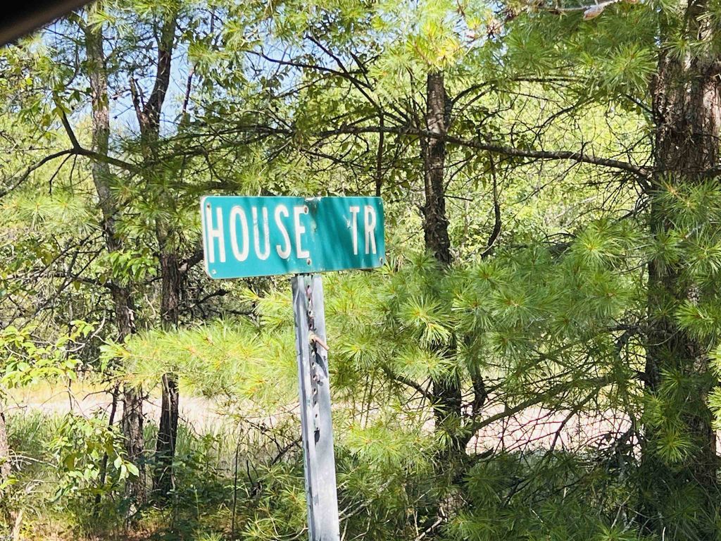 9401 House Trl, Winterfield township