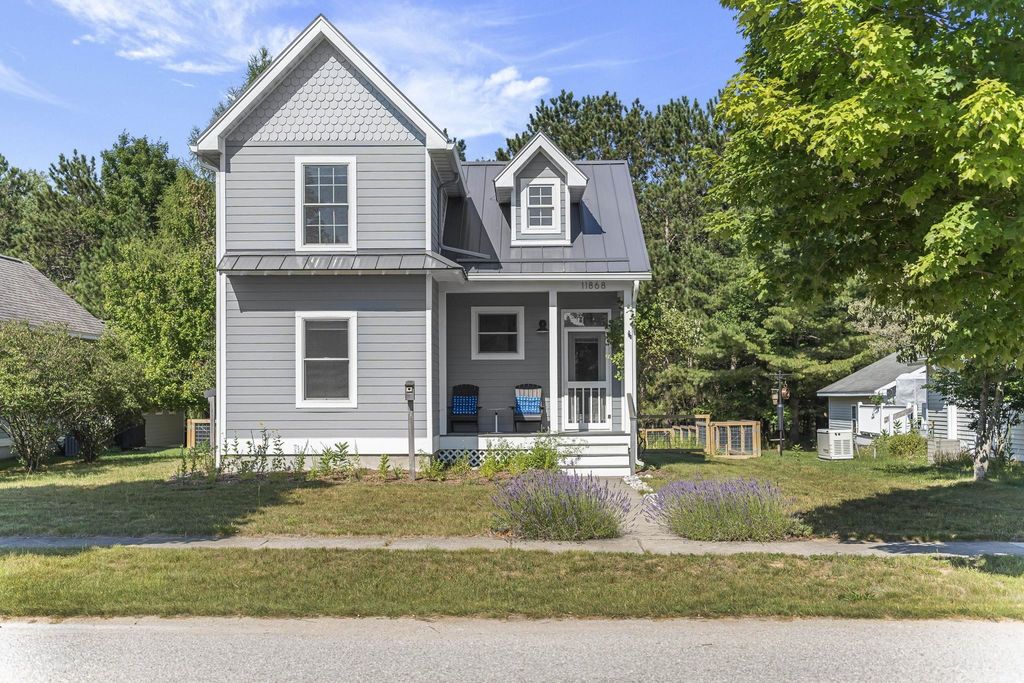 11868 S Ontario St, Empire township