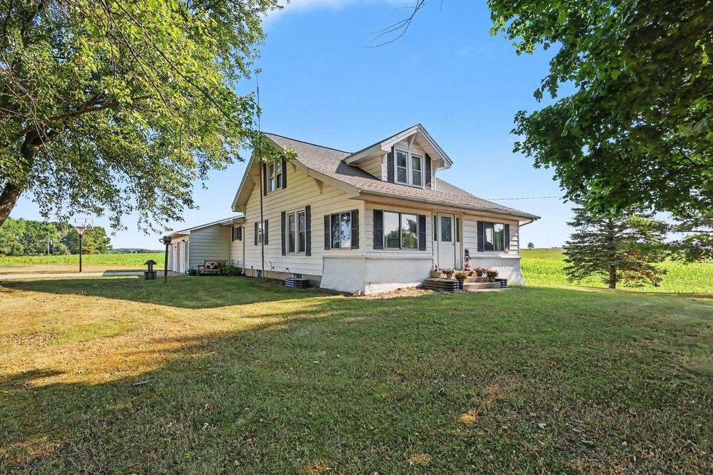 7114 1 Mile, Hinton township