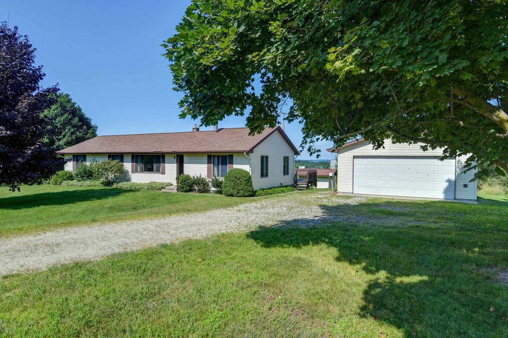 11869 Center, Peninsula township