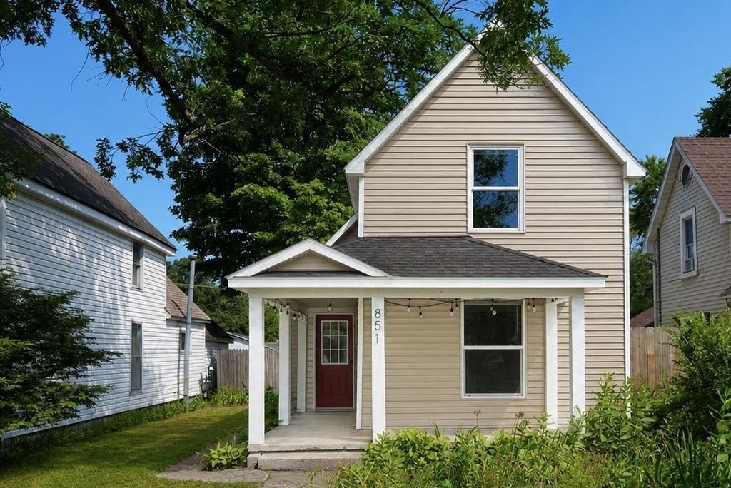 851 E Eighth, Traverse City city