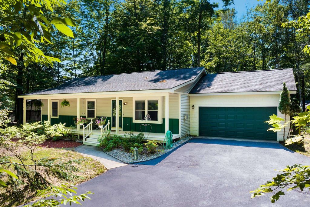 272 Lauri Wil Ln, East Bay township