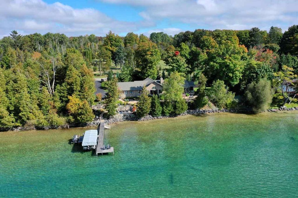 4595 Ne Torch Lake, Torch Lake township