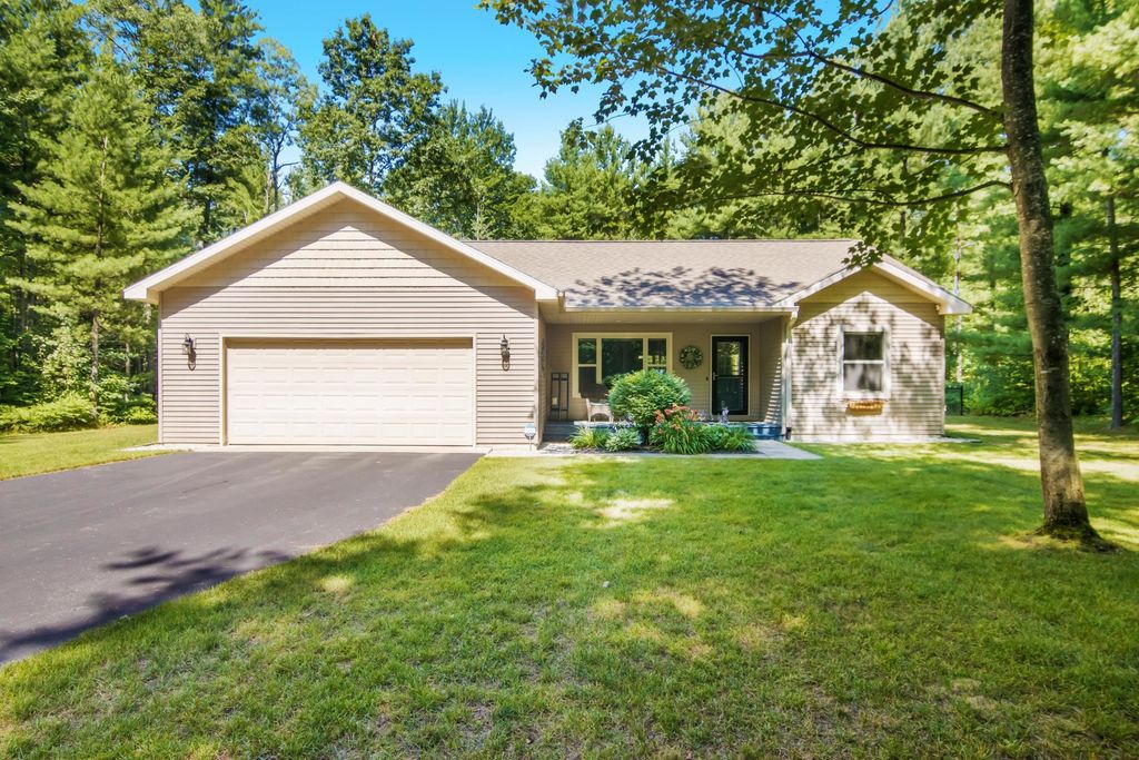 1691 Round Lake Rd, Green Lake township