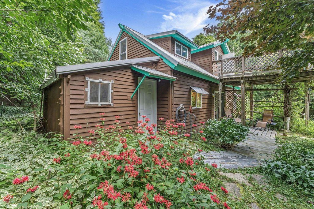 8594 W Old State Rd, Central Lake township