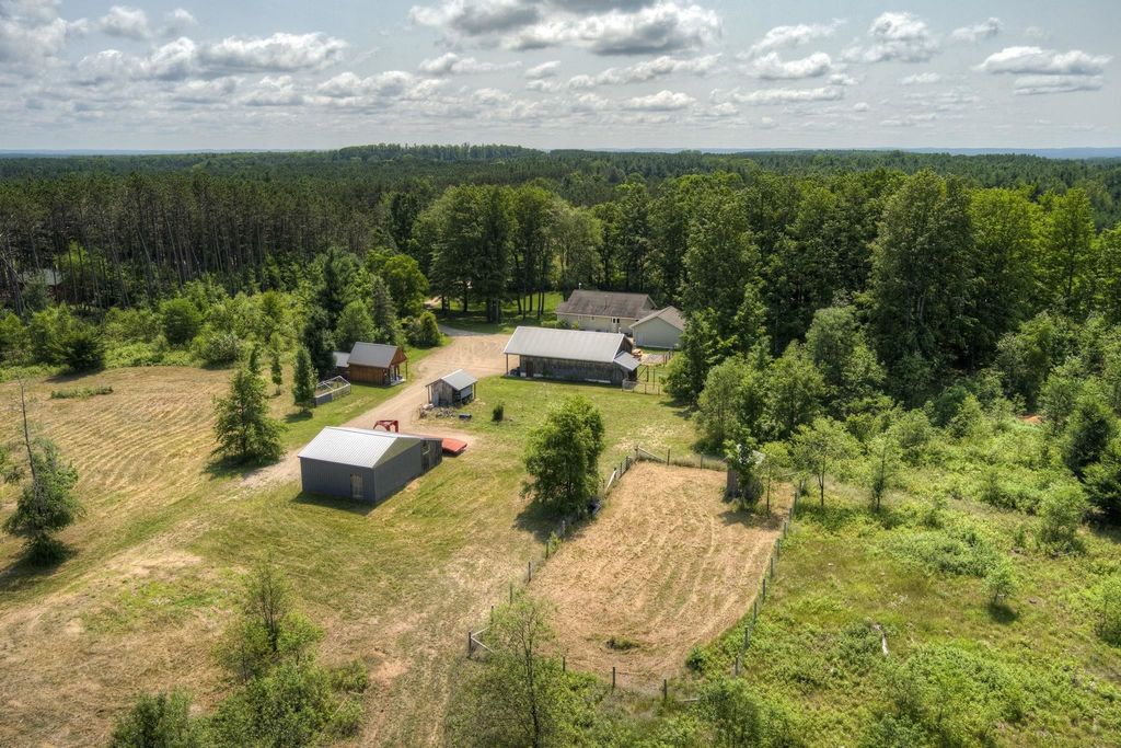 2625 Walton, Paradise township