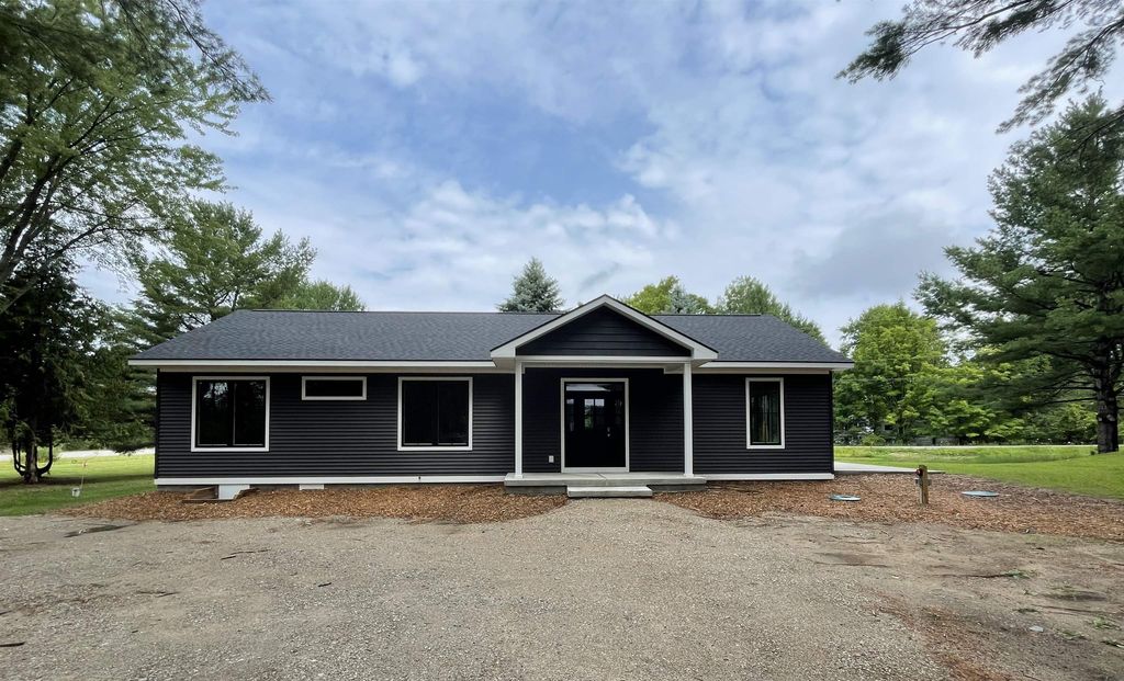 8279 Cherry, Milton township