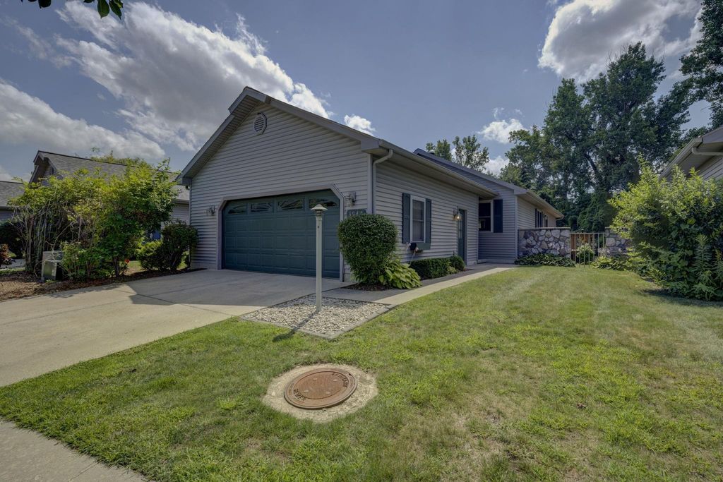 3947 Creekside Dr, Traverse City