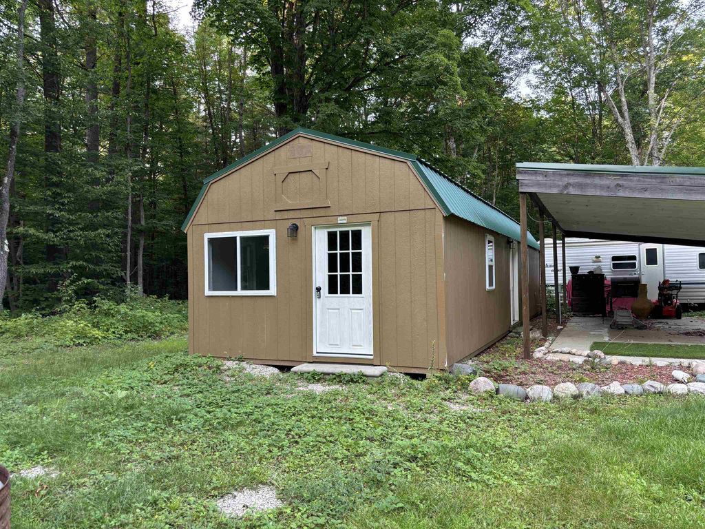 6493 Plainfield, Star township