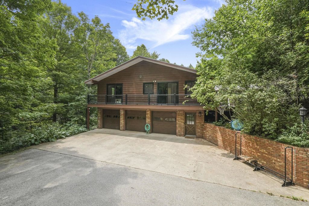 5354 Cedar Valley, Long Lake township