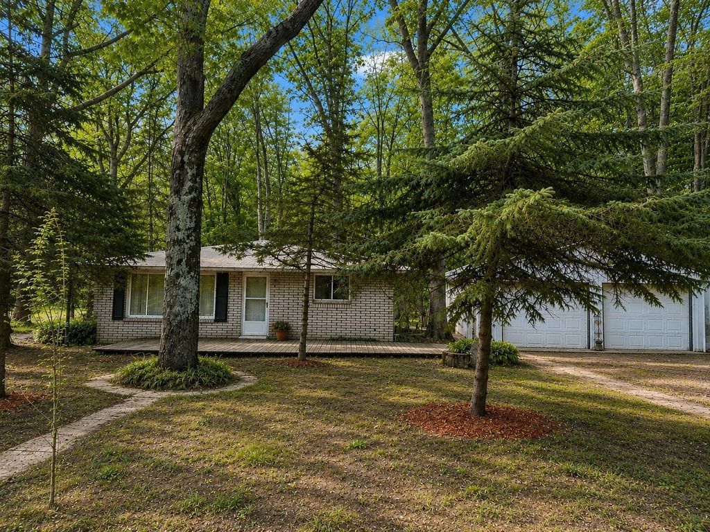 8903 Vagabond, Green Lake township