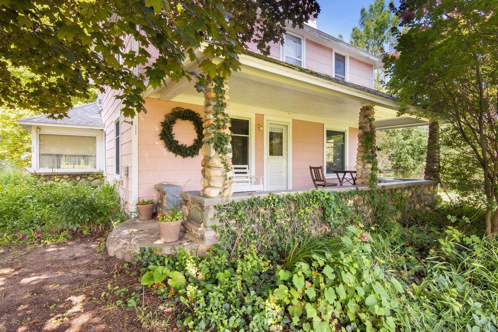 5360 Quarterline, Milton township