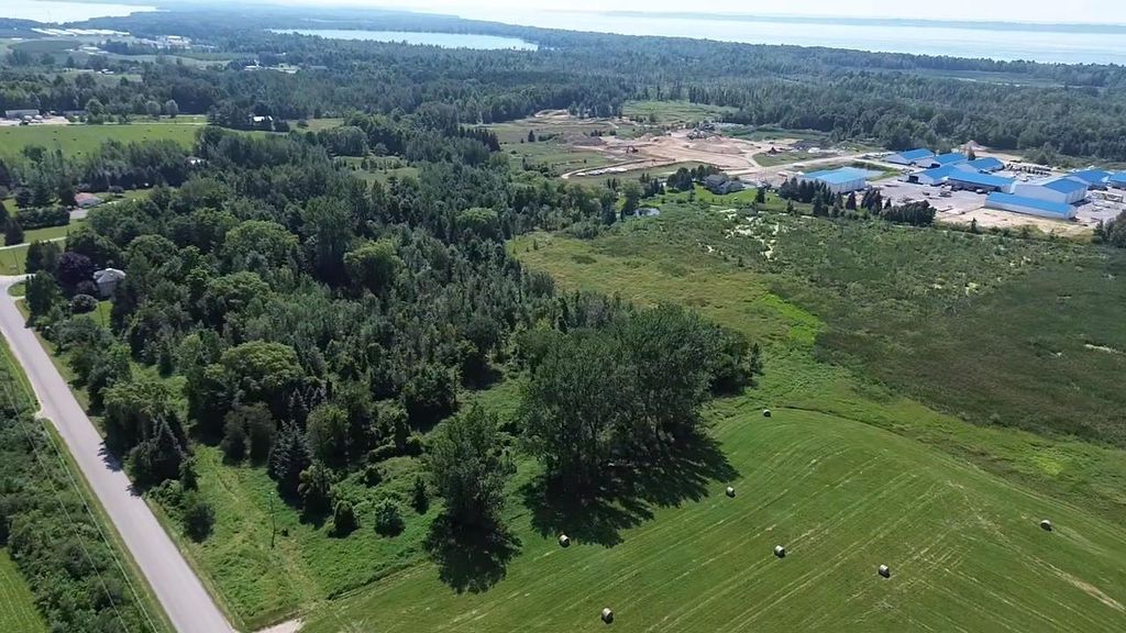 000 Quarterline, Milton township