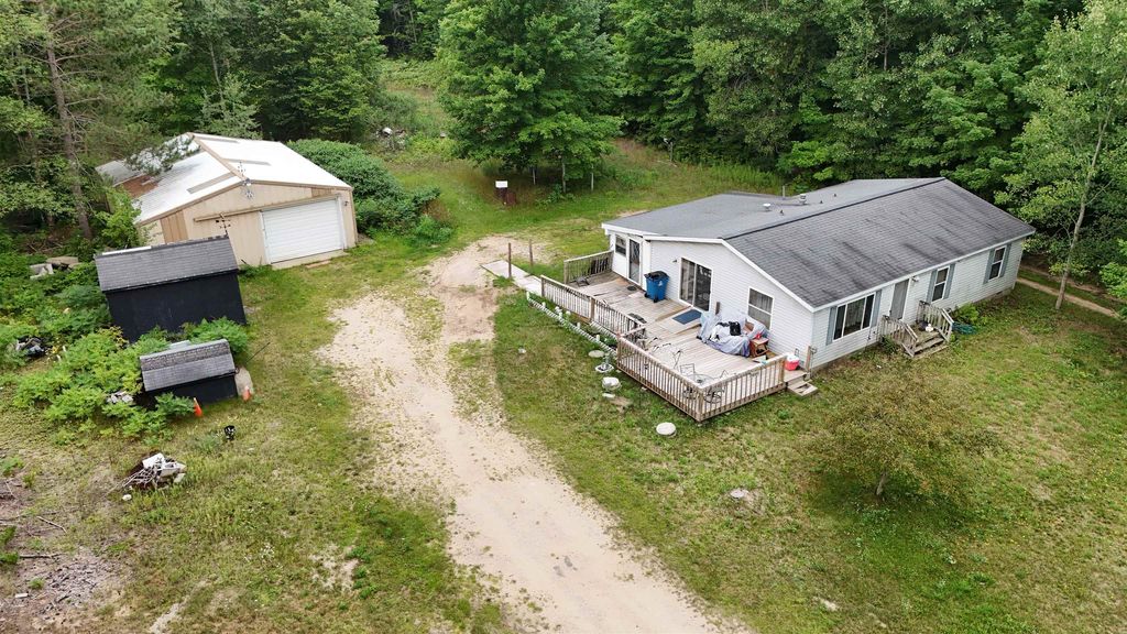14441 Woods, Springdale township