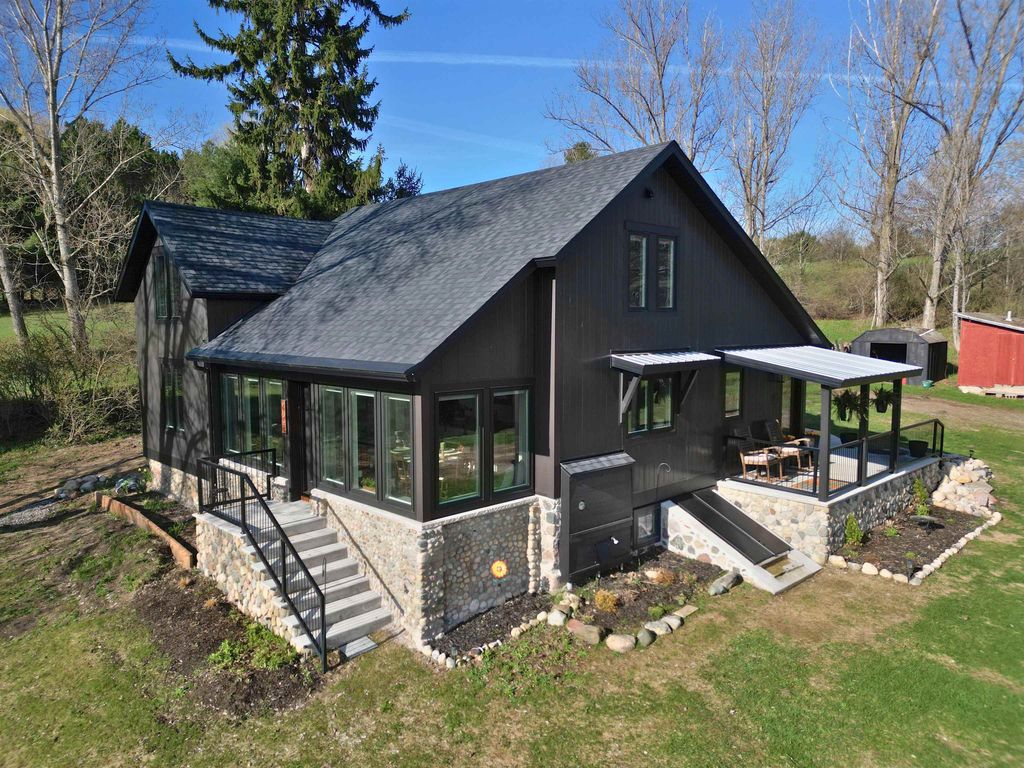 2768 S Center, Bingham township