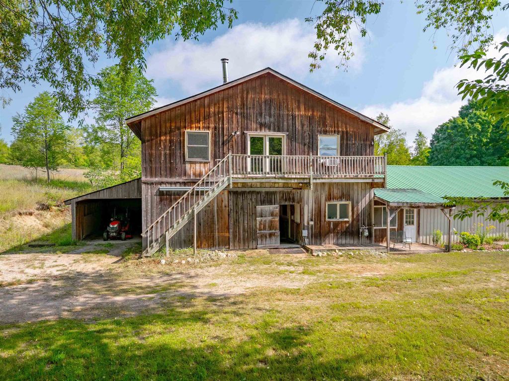 9651 N Reynolds Rd, Traverse City