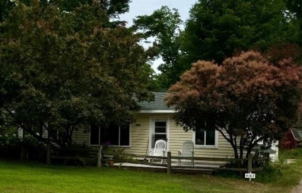 4162 Chrystal, Green Lake township