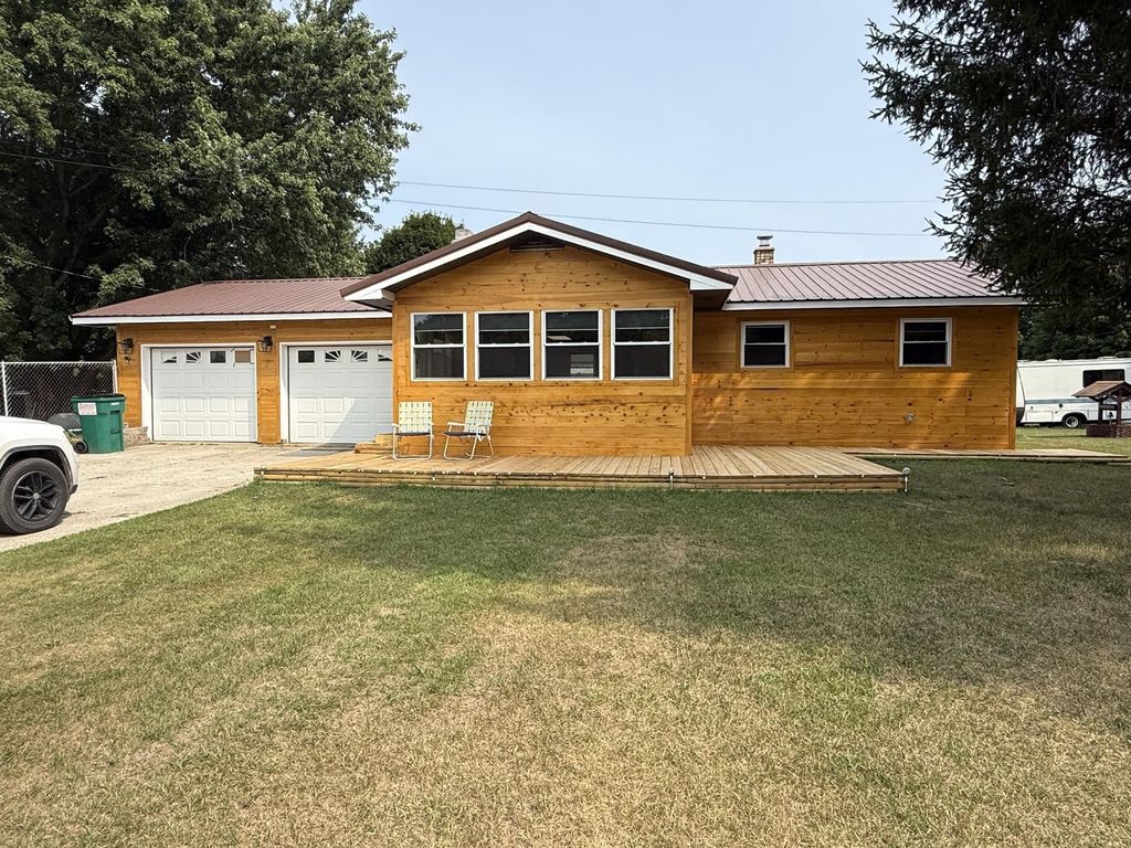 702 Ash, Unknown City