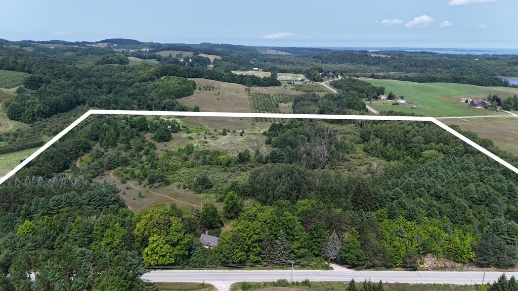 10611 E Omena, Leelanau township