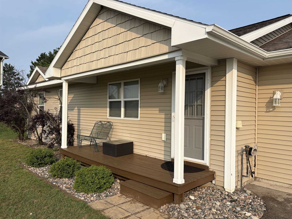 1790 Hansen Cir, Blair township