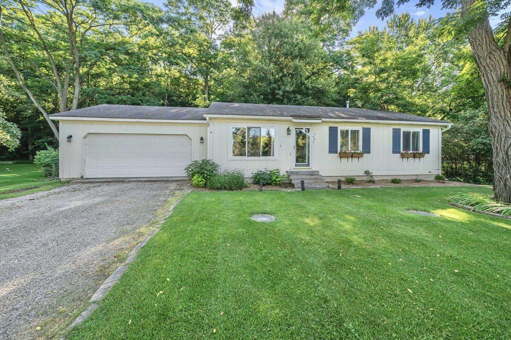 3902 Five Mile, East Bay township