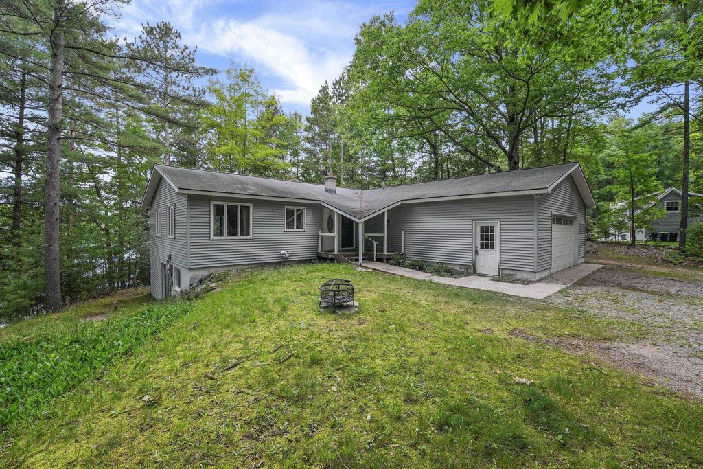21 High Lake, East Bay township