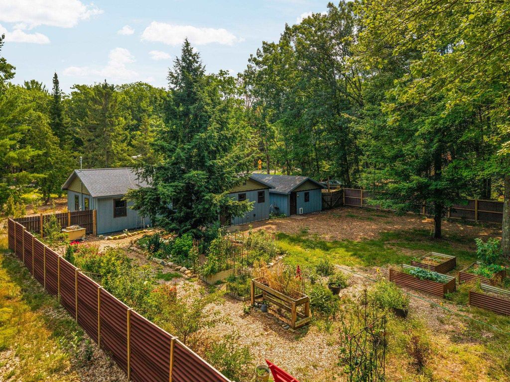 5274 Karlin, Green Lake township