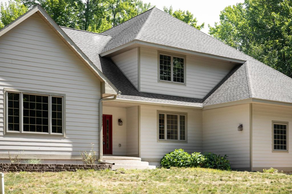 3672 Dock, Acme township