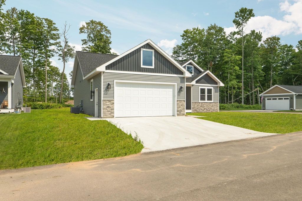 2207 Cottonwood, Blair township