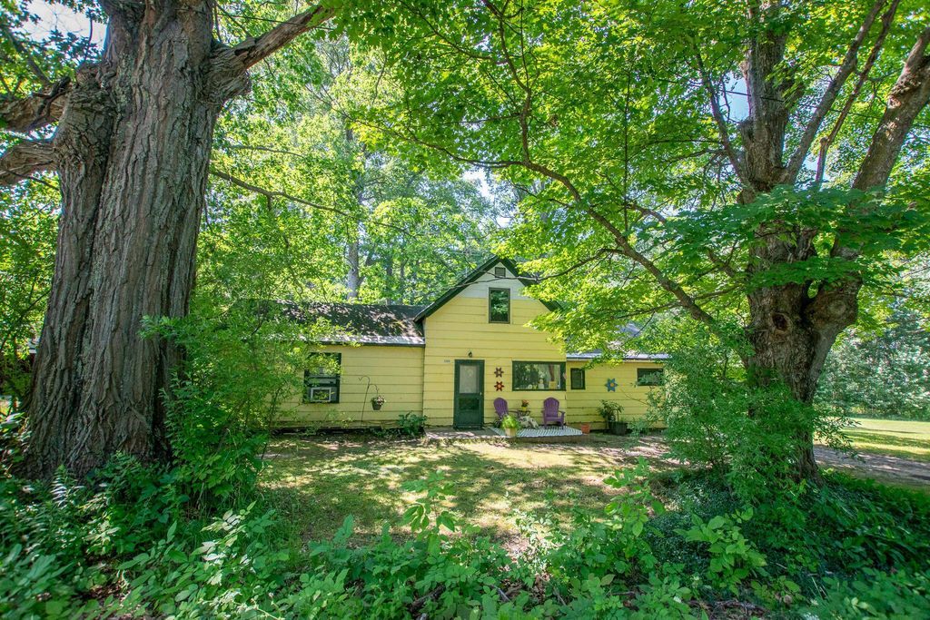 1304 S Richter, Suttons Bay township
