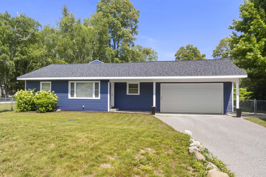 4238 Mollineaux Rd, Crystal Lake township