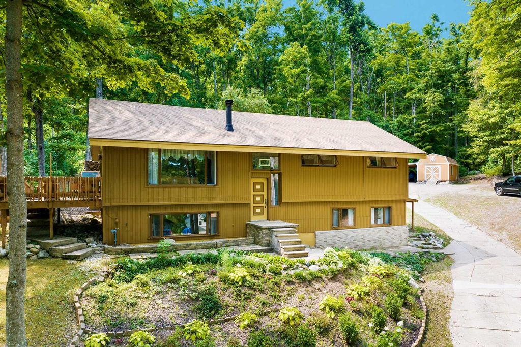 1548 Sunterra, Boyne City city