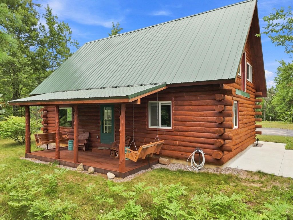 7727 Loggers Dr, Cedar Creek township