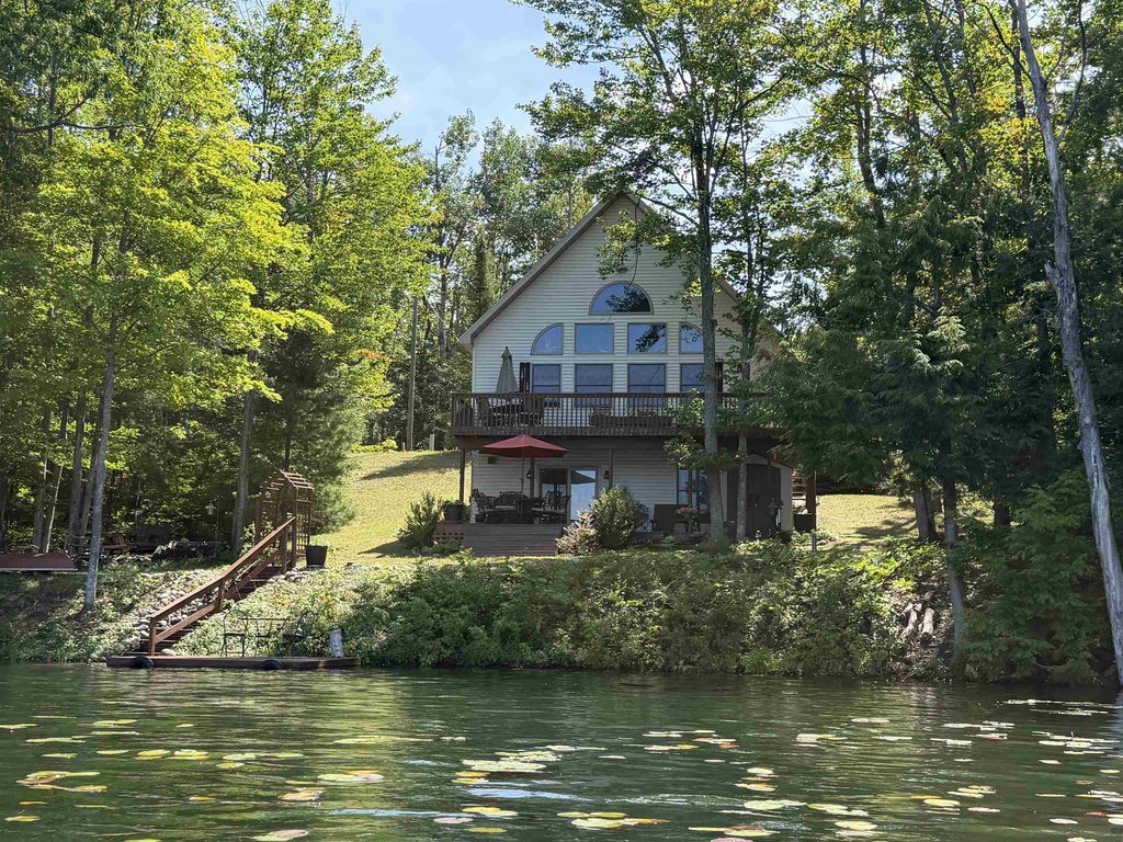 7220 Leelanau, Hayes township