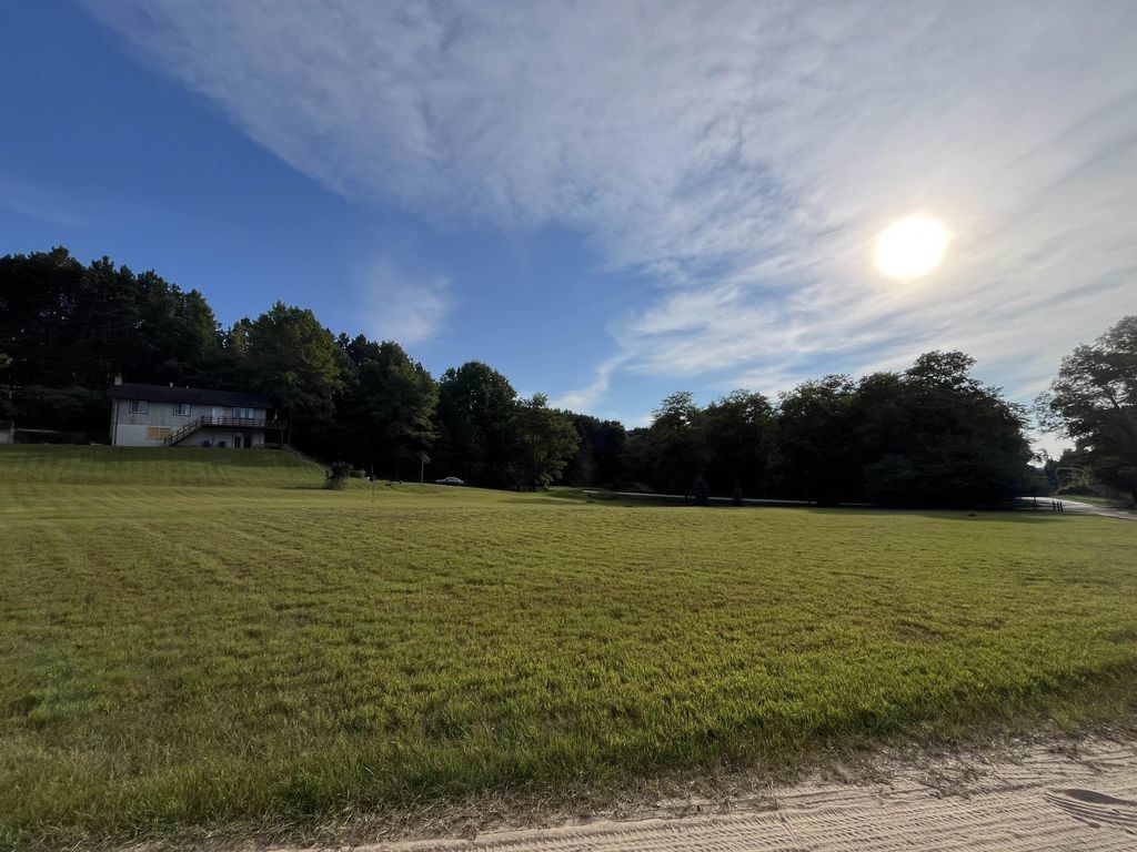 10420 Maple View, Central Lake