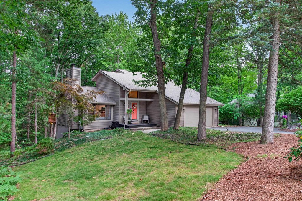 3552 Lookout, East Bay township