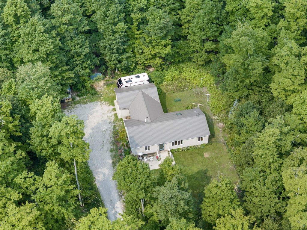 3652 S Schomberg Rd, Centerville township